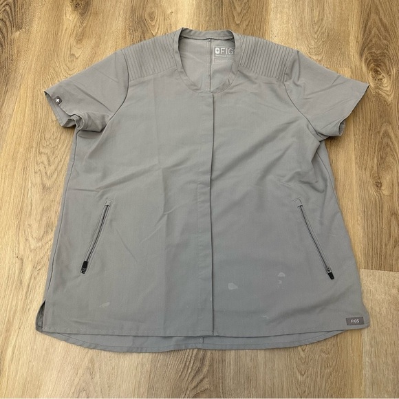 Figs Gray Limbe Pintuck Button Down Scrubs with Zipper Pockets size M - Picture 1 of 6